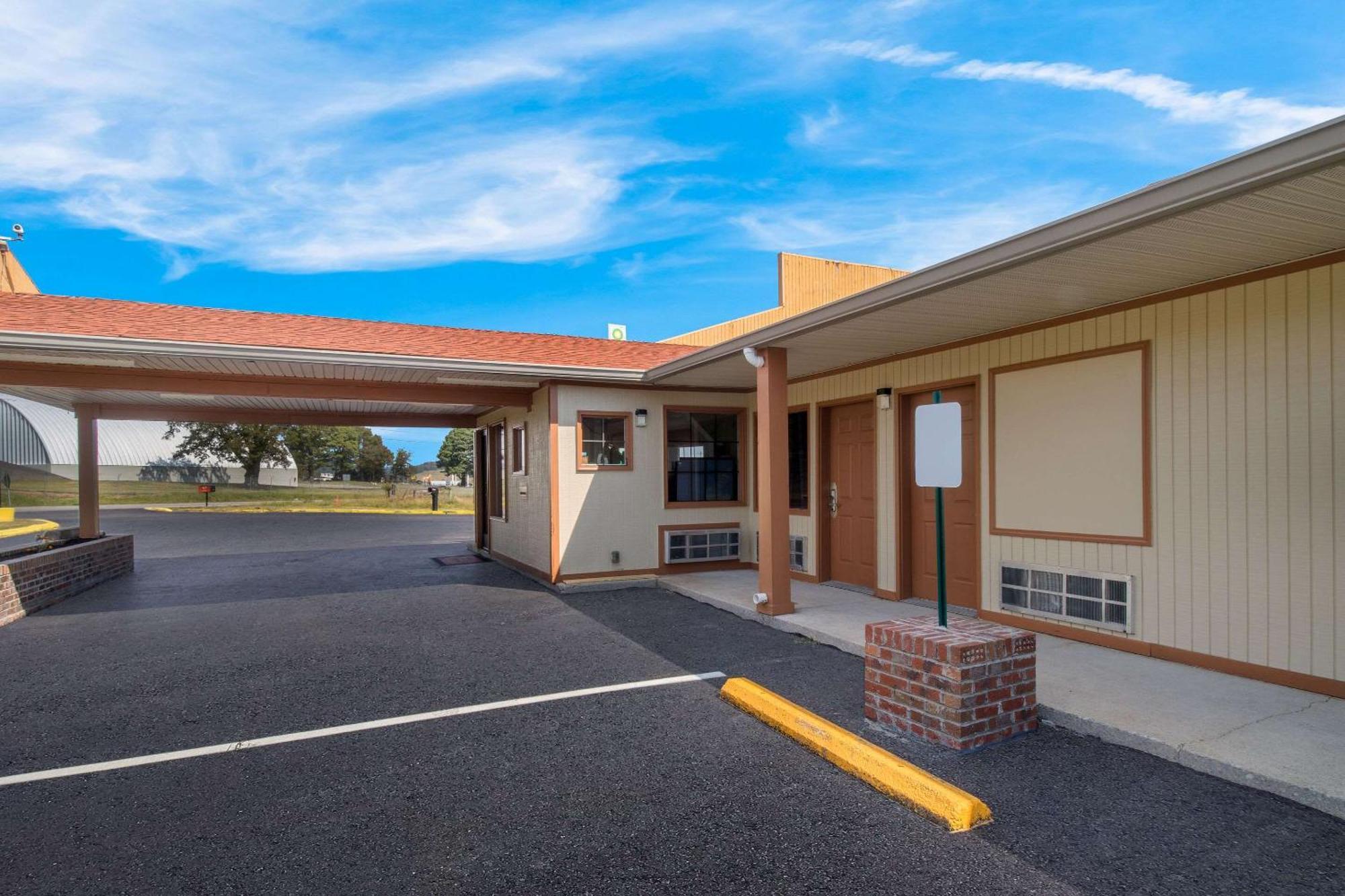 Econo Lodge Cornersville Exterior photo